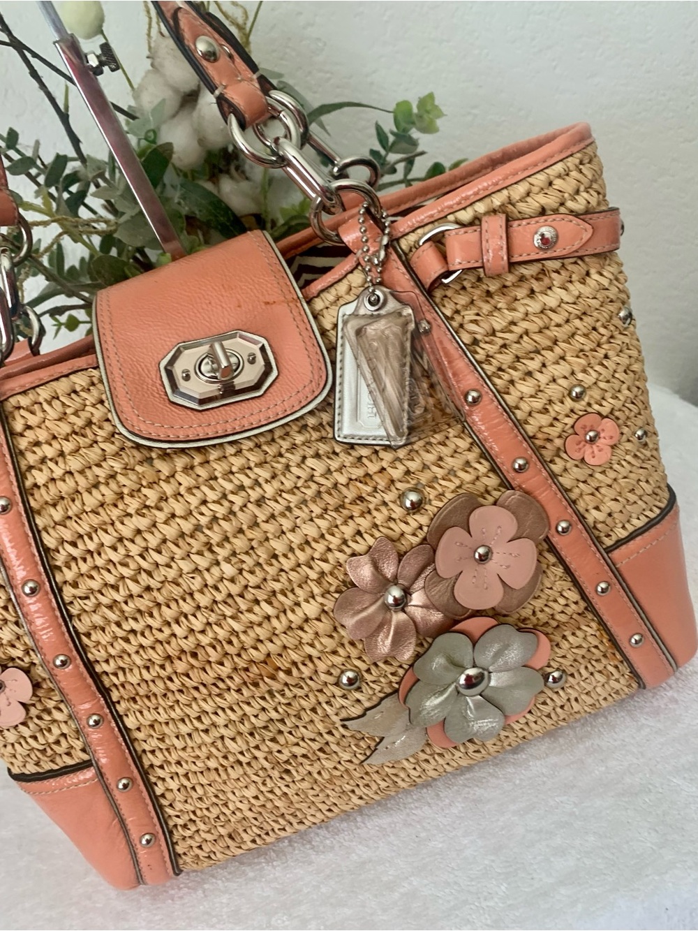 Coach Hamptons Woven Straw Coral Appliqué/Floral Embellished Shoulder/Tote Bag - Picture 3 of 10